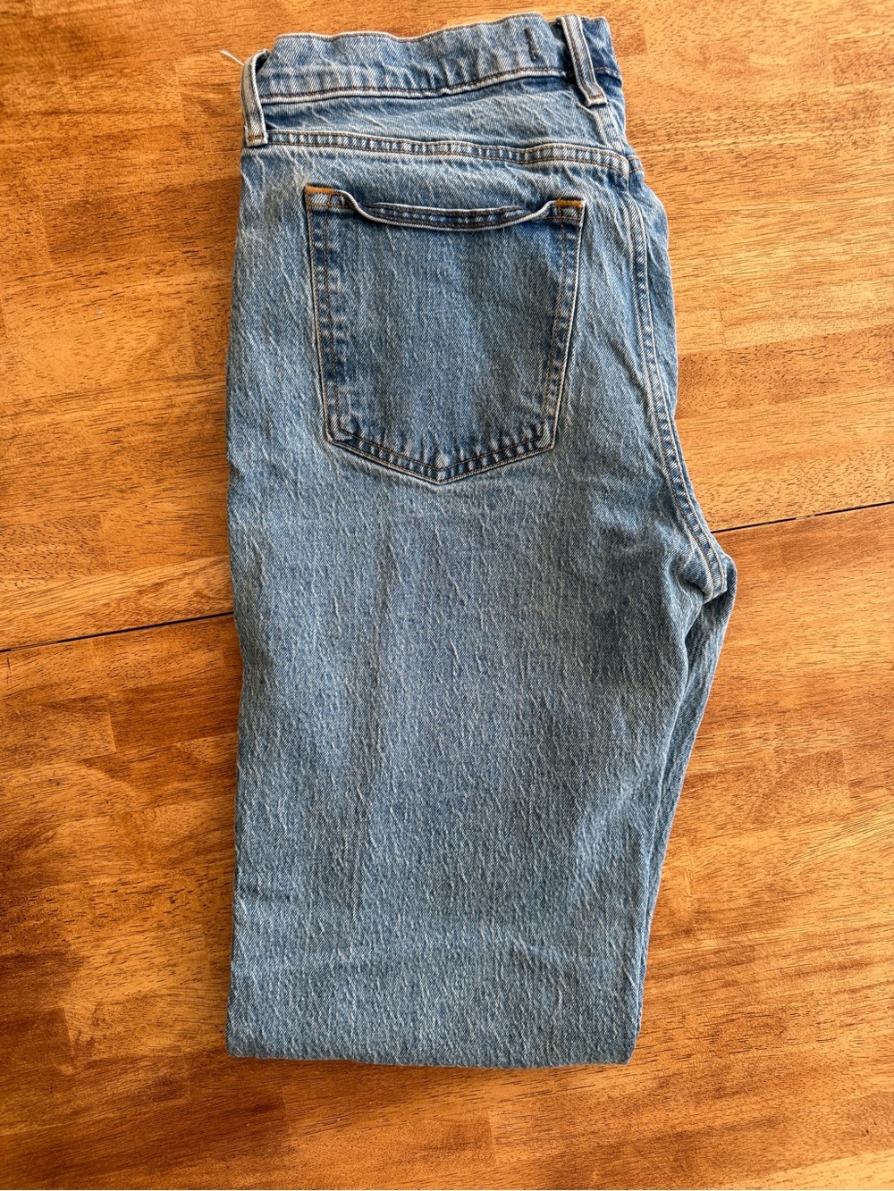 EXTRA LONG - Abercrombie & Fitch Straight-Leg Jeans in Light Blue Wash - Picture 4 of 6